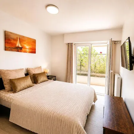 Seaside Haven With Private Garden Near Apartament *