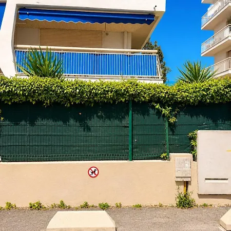Διαμέρισμα Seaside Haven With Private Garden Near Καν-συρ-Μερ