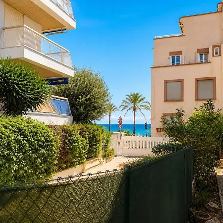 Seaside Haven With Private Garden Near Καν-συρ-Μερ